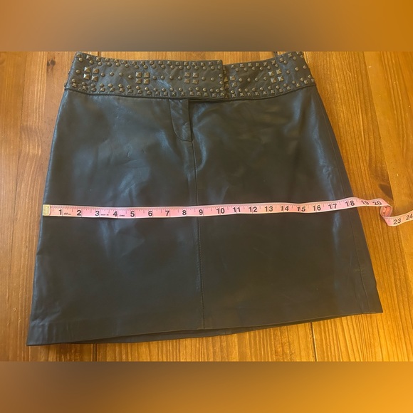 Cache Studded Black Leather Skirt - Picture 4 of 13